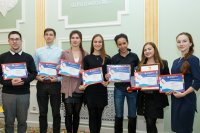 Волонтерам вручили памятные медали XIX Всемирного фестиваля молодежи и студентов 2017 года в Сочи от Президента России