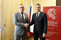 Рабочая встреча ректора ЧГПУ Игоря Кожанова и министра спорта Чувашии Василия Петрова